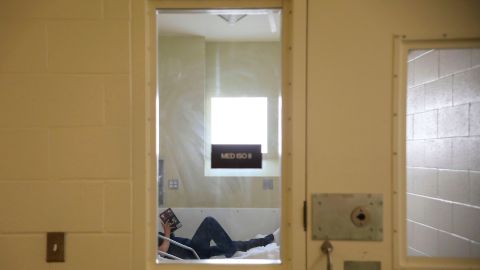 Reo murió congelado cuando los guardias lo desnudaron encerrado en una cámara frigorífica en cárcel de Alabama