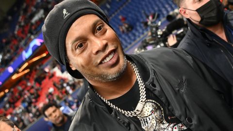 Ronaldinho en un homenaje que le realizó el PSG.