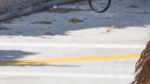 Shakira, en Costa Brava durante un paseo con Gerard Piqué y sus hijos Milan y Sasha en 2021.