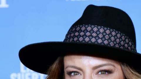 Silvia Navarro grita su amor por el actor Flavio Medina.