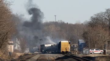 Tren descarrilado en Ohio transportaba más productos tóxicos de los que se informó inicialmente