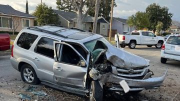 El Departamento de Policía de Upland publicó fotos del vehículo accidentado.