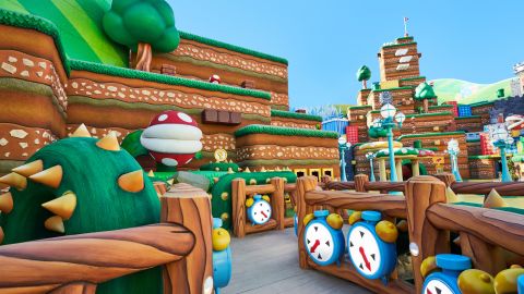 Super Nintendo World llegó a Los Ángeles y muchos famosos hispanos dijeron presente en Universal Studios Hollywood.