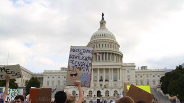 Manifestación juvenil por el clima en el Capitolio Federal