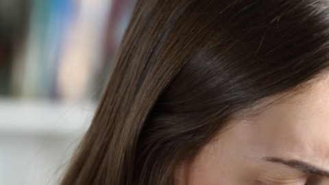 Adolescentes están luchando contra niveles récord de violencia y tristeza, según los CDC