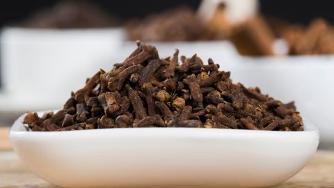 La canela y los clavos de olor poseen interesantes propiedades energéticas.