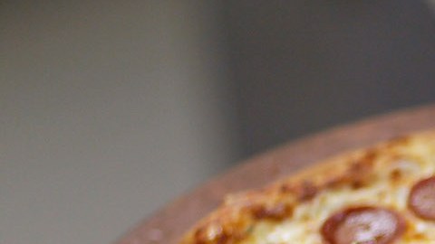 Ryan Mercer, de 34 años, dice que comió pizza en el desayuno, el almuerzo y la cena y logró perder aproximadamente 3.5 kilogramos