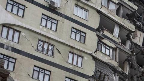 El terremoto dejó más de 1,000 víctimas.