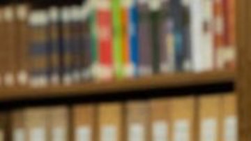 El autor peruano ganador del Nobel Mario Vargas Llosa se unió a la legendaria Académie Francaise.