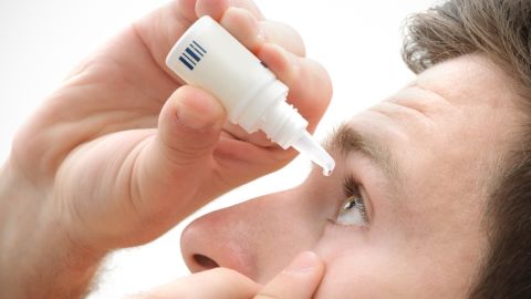 Una persona muerta y otras tres quedaron ciegas luego de usar unas gotas para los ojos, anuncia CDC