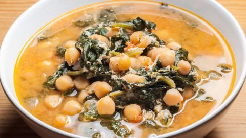 Granos y verduras de hojas verdes te ayudan a estimular el metabolismo
