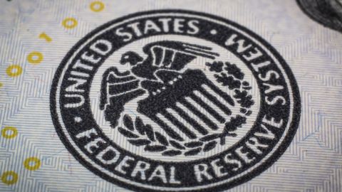 Imagen del sello de la Reserva Federal impreso en un billete.