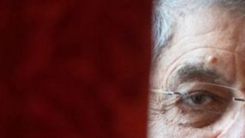 Ramírez ganó el premio Alfaguara de Novela en 1998, el premio Iberoamericano de Letras "José Donoso" en 2011, y el Premio Cervantes 2017.