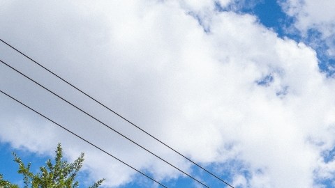 Imagen de un letrero espectacular en color verde de la marca Subway.