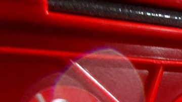 Imagen de un carrito de supermercado de color rojo con el logotipo del minorista Target.