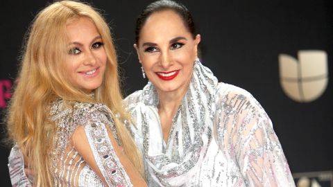 Paulina Rubio confiesa cómo fue la muerte y el cáncer de su madre, Susana Dosamantes | Mezcalent.