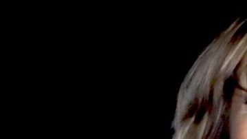 Alejandra Guzmán presumió de la compañía de su madre en la piscina.