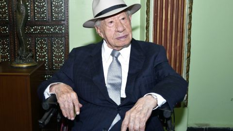 El primer actor Ignacio López Tarso se encuentra en el hospital.