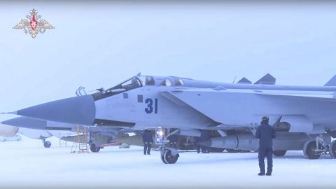 Guerra en Ucrania: qué son los misiles hipersónicos que Rusia ha utilizado en el conflicto (y cómo pueden cambiar las guerras del futuro)