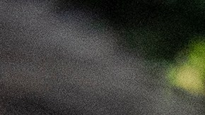 El intendente de Rosario, Pablo Javkin, habla con medios frente al supermercado de la familia de Antonela Roccuzzo.