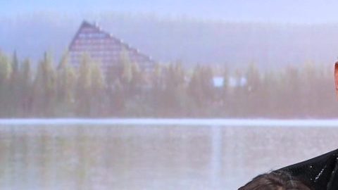 Pepe Aguilar les lee la cartilla a sus hijos antes de los conciertos.