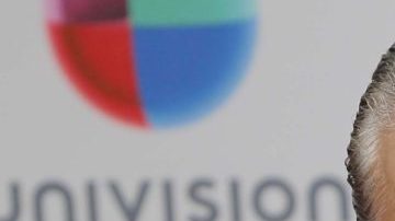 Alejandro Fernández invitó a un fanático a cantar en un concierto en Venezuela.