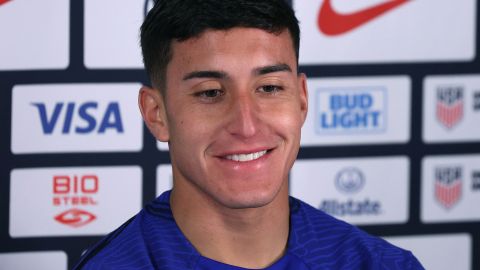 Alejandro Zendejas en conferencia de prensa con la Selección de Estados Unidos.