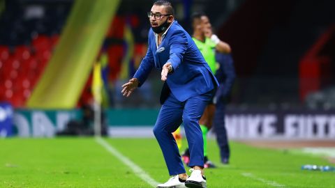 Antonio Mohamed estaría llegando al banquillo de los Pumas.