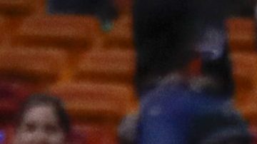 Anuel AA, cantante de género urbano, en un juego de la NBA.