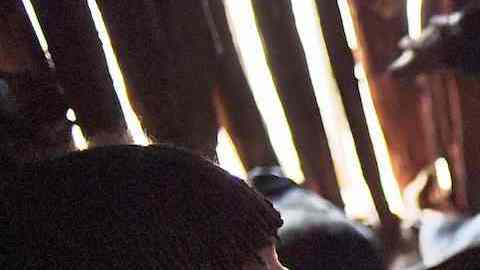 Para ganarse tan grande honor frente a los miembros de la tribu, los hombres deben someterse a una dieta de engorde a base de leche de vaca o yogur, sangre cruda y miel.