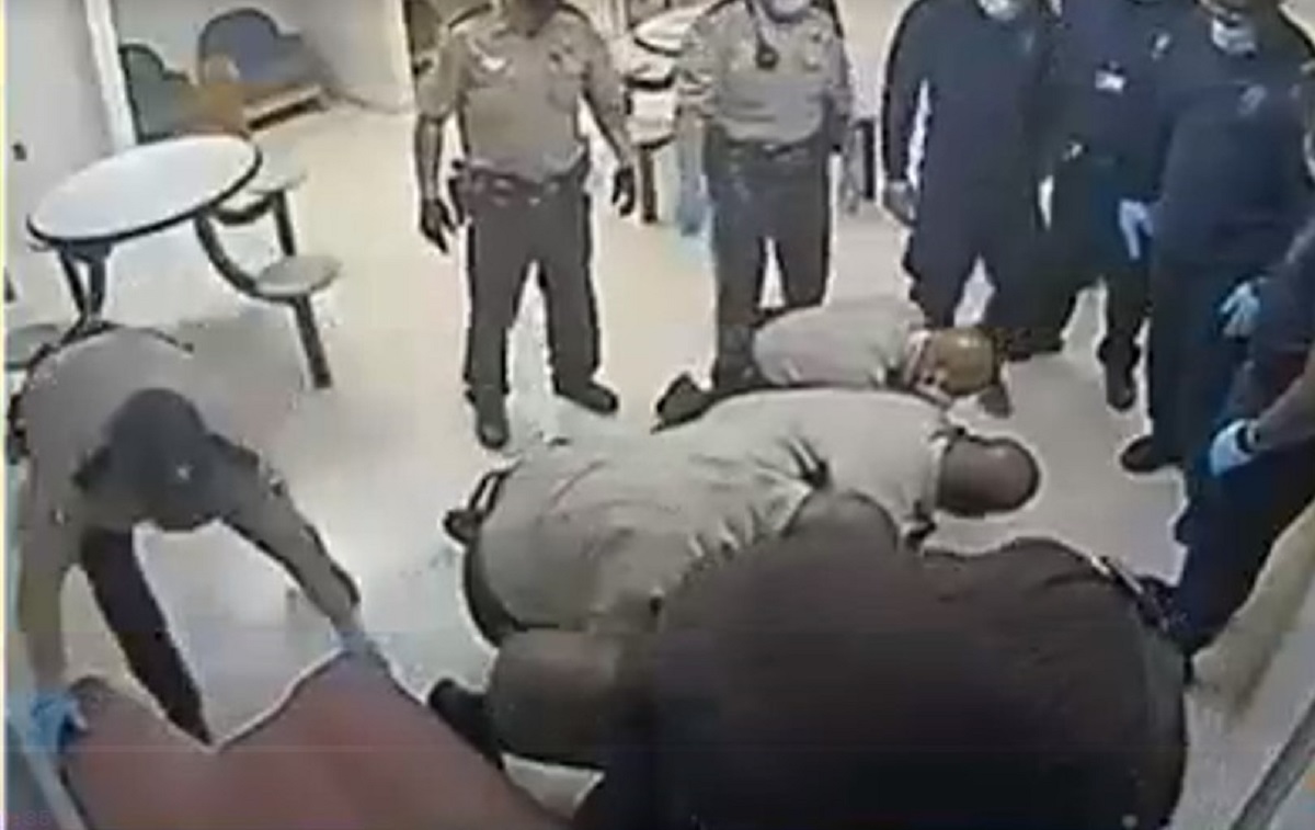 VIDEO: They capture the moment when officers and medical personnel immobilize Irvo Otieno, an African-American who died of suffocation in a Virginia hospital