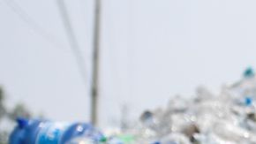 Científicos crean nuevo plástico reciclable que no se fabrica con petróleo