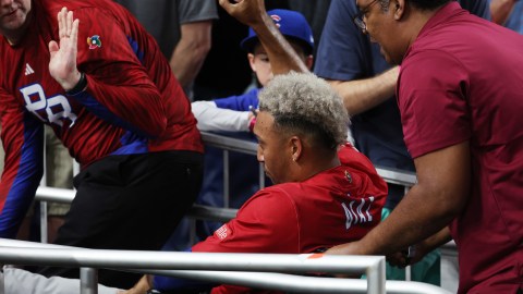 Edwin Díaz salió lesionado tras la celebración de Puerto Rico por el triunfo ante Dominicana.