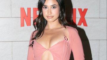 Emily Tosta, actriz dominicana, en el estreno de "Bridgerton" Season 2 de Netflix.