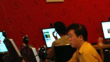 Zhou conoció a la mujer en línea y como seguía en el extranjero atendiendo su negocio de frutas, las citas por internet eran la única opción viable. / Foto: AFP / Getty Images