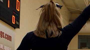 Jennifer Hawkins está acusada de violación en segundo grado y agresión sexual