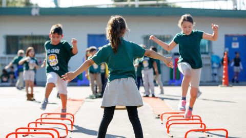 Las escuelas chárter sirven a las comunidades.