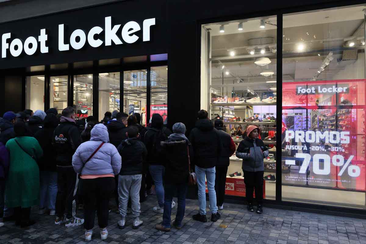 Foot Locker Shoe Stores To Close More Than 400 Stores Awutar   Foot Locker 