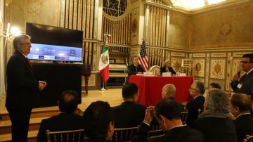 Canciller mexicano Marcelo Ebrard lanza en EE.UU campaña de "defensa" de México contra legisladores del partido republicano