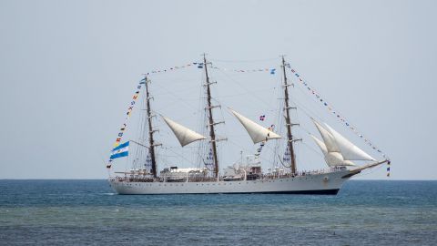 Una ballena hundió su barco: la historia de cuatro amigos que quedaron varados en medio del Pacífico