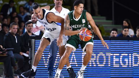 Juan Toscano-Anderson con la Selección de México ante Argentina.