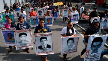 Arrestan en México a 9 policías relacionados con la desaparición de 43 estudiante en el caso Ayotzinapa