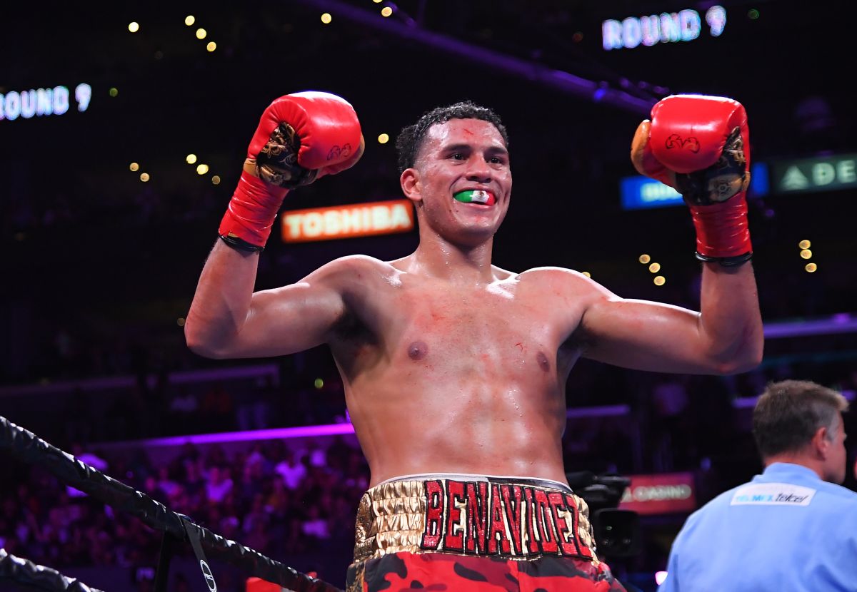 David Benavidez says that “people are going to get angry” with Canelo Álvarez if the fight between the two does not take place