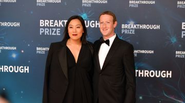 Facebook CEO Mark Zuckerberg and his wife Priscilla Chan arrive for the 8th annual Breakthrough Prize awards ceremony at NASA Ames Research Center in Mountain View, California on November 3, 2019. (Photo by JOSH EDELSON / AFP) (Photo by JOSH EDELSON/AFP via Getty Images)