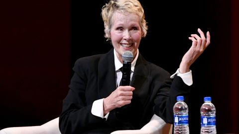 E. Jean Carroll acusa a Trump de abuso sexual y difamación.