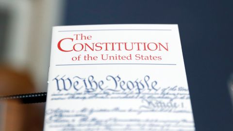 La Primera Enmienda de la Constitución protege la libertad de expresión.