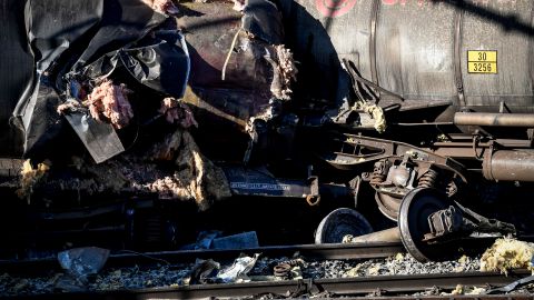 Deslizamiento de rocas provoca descarrilamiento de tren y deja tres heridos en Virginia