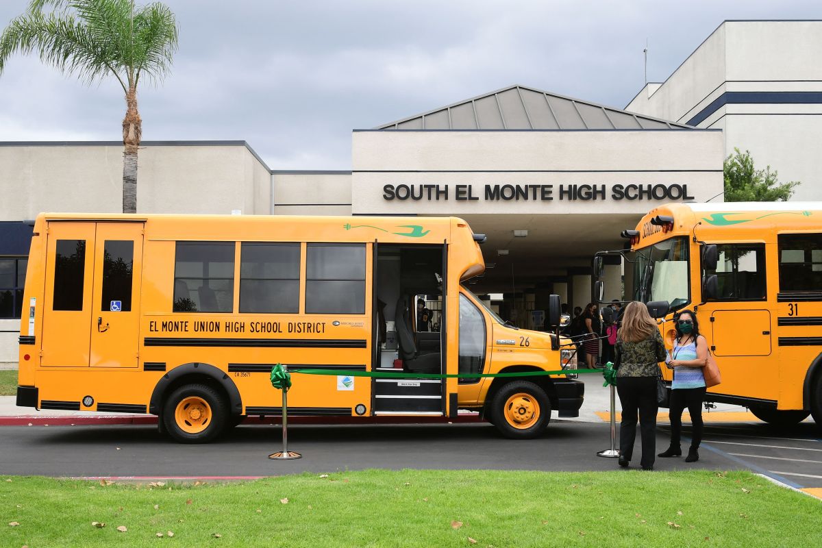 Estudiante del South El Monte High School resulta apuñalado por otro