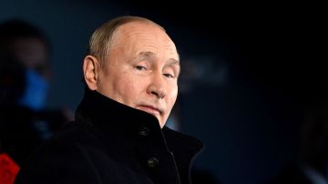 Ucrania acusa a Vladimir Putin de visitar Mariúpol "de noche" para ocultar su destrucción