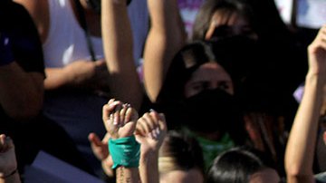 Mujeres de todo el mundo exigen igualdad y respeto a sus derechos humanos en el Día Internacional de la Mujer